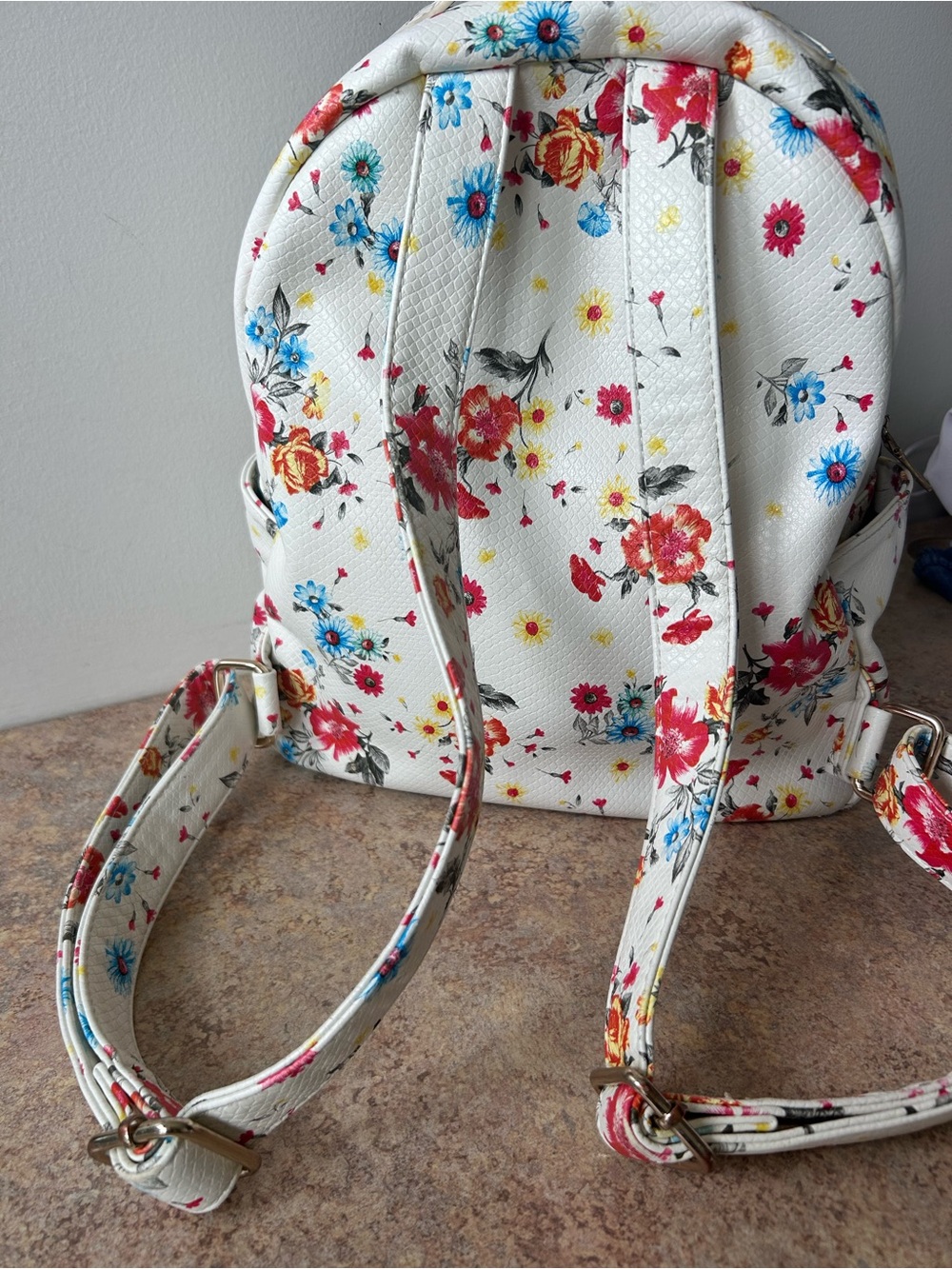 Moda Luxe Faux Leather Floral Print Bavkpack good clean condition - Picture 5 of 10